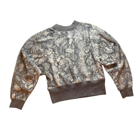 Ocean Drive Gray/White Snake Print Wide Sleeve Sweatshirt Size Medium - Picture 5 of 7